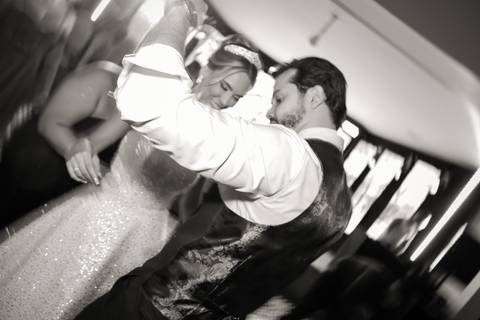 casar-casamento-wedding-cerimonia-make-noiva-noivo-araguari-vestido-maquiagem-buque-madrinha-daniel-custodio-uberlandia-festa-cerimonial-amor-aliança-video-dj-buffet-damas-love-fotografias-fotografo-minas-gerais-carro-pista-banda-cabelo-igreja-padre-reels'