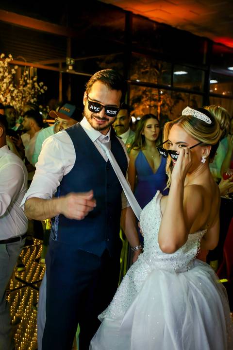 casar-casamento-wedding-cerimonia-make-noiva-noivo-araguari-vestido-maquiagem-buque-madrinha-daniel-custodio-uberlandia-festa-cerimonial-amor-aliança-video-dj-buffet-damas-love-fotografias-fotografo-minas-gerais-carro-pista-banda-cabelo-igreja-padre-reels'