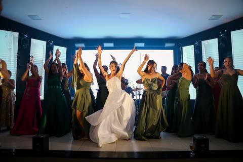 casar-casamento-wedding-cerimonia-make-noiva-noivo-araguari-vestido-maquiagem-buque-madrinha-daniel-custodio-uberlandia-festa-cerimonial-amor-aliança-video-dj-buffet-damas-love-fotografias-fotografo-minas-gerais-carro-pista-banda-cabelo-igreja-padre-reels'
