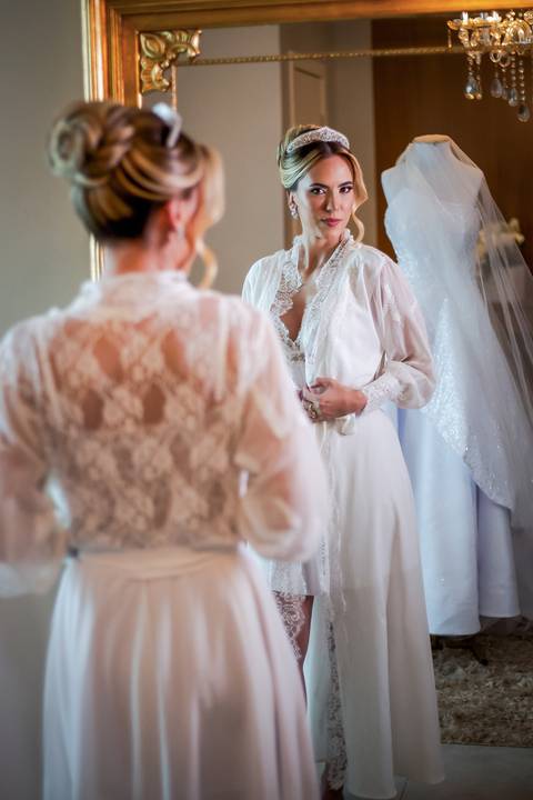 casar-casamento-wedding-cerimonia-make-noiva-noivo-araguari-vestido-maquiagem-buque-madrinha-daniel-custodio-uberlandia-festa-cerimonial-amor-aliança-video-dj-buffet-damas-love-fotografias-fotografo-minas-gerais-carro-pista-banda-cabelo-igreja-padre-reels'