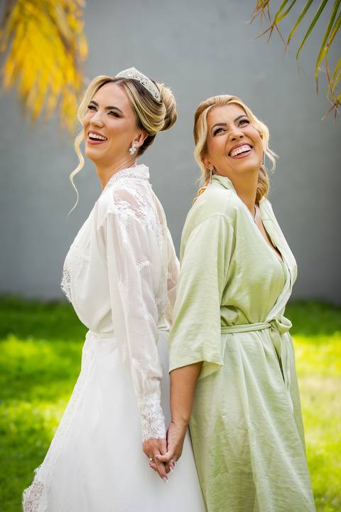 casar-casamento-wedding-cerimonia-make-noiva-noivo-araguari-vestido-maquiagem-buque-madrinha-daniel-custodio-uberlandia-festa-cerimonial-amor-aliança-video-dj-buffet-damas-love-fotografias-fotografo-minas-gerais-carro-pista-banda-cabelo-igreja-padre-reels'