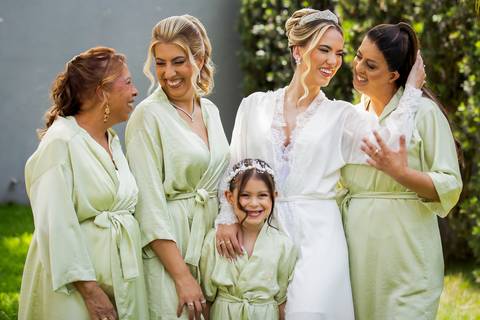 casar-casamento-wedding-cerimonia-make-noiva-noivo-araguari-vestido-maquiagem-buque-madrinha-daniel-custodio-uberlandia-festa-cerimonial-amor-aliança-video-dj-buffet-damas-love-fotografias-fotografo-minas-gerais-carro-pista-banda-cabelo-igreja-padre-reels'