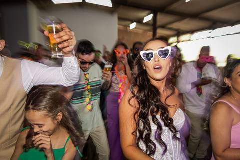 civil-casamento-cartorio-noiva-noivo-vestido-buque-terno-aliança-madrinha-padrinho-terno-foto-fotografo-fotografias-casar-filmar-make-maquiagem-video-uberlandia-minas-araguari-amor-love-cerimonia-chacara-por-do-sol-festa-banda-mae-pai-chacara-brasil-paz'