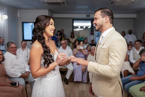 civil-casamento-cartorio-noiva-noivo-vestido-buque-terno-aliança-madrinha-padrinho-terno-foto-fotografo-fotografias-casar-filmar-make-maquiagem-video-uberlandia-minas-araguari-amor-love-cerimonia-chacara-por-do-sol-festa-banda-mae-pai-chacara-brasil-paz'