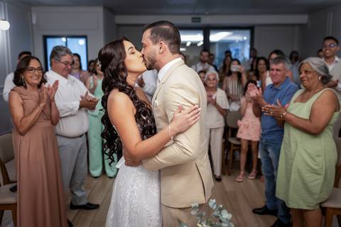 civil-casamento-cartorio-noiva-noivo-vestido-buque-terno-aliança-madrinha-padrinho-terno-foto-fotografo-fotografias-casar-filmar-make-maquiagem-video-uberlandia-minas-araguari-amor-love-cerimonia-chacara-por-do-sol-festa-banda-mae-pai-chacara-brasil-paz'