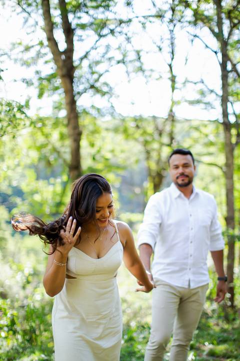 casar-casamento-wedding-cerimonia-make-noiva-noivo-araguari-vestido-maquiagem-buque-madrinha-daniel-custodio-uberlandia-festa-cerimonial-amor-aliança-video-dj-buffet-damas-love-fotografias-fotografo-minas-gerais-carro-pista-banda-cabelo-igreja-padre-reels'