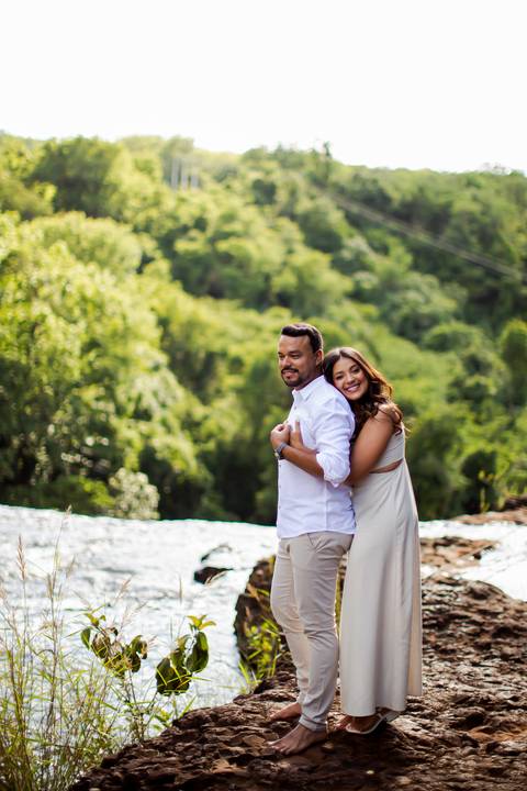 casar-casamento-wedding-cerimonia-make-noiva-noivo-araguari-vestido-maquiagem-buque-madrinha-daniel-custodio-uberlandia-festa-cerimonial-amor-aliança-video-dj-buffet-damas-love-fotografias-fotografo-minas-gerais-carro-pista-banda-cabelo-igreja-padre-reels'