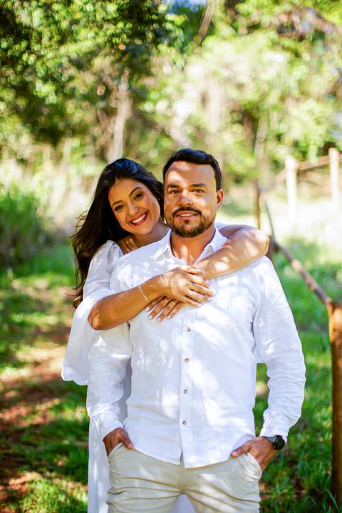 casar-casamento-wedding-cerimonia-make-noiva-noivo-araguari-vestido-maquiagem-buque-madrinha-daniel-custodio-uberlandia-festa-cerimonial-amor-aliança-video-dj-buffet-damas-love-fotografias-fotografo-minas-gerais-carro-pista-banda-cabelo-igreja-padre-reels'