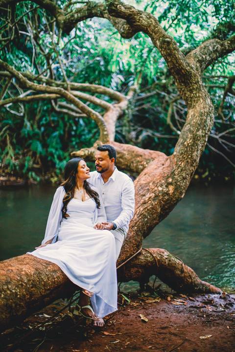 casar-casamento-wedding-cerimonia-make-noiva-noivo-araguari-vestido-maquiagem-buque-madrinha-daniel-custodio-uberlandia-festa-cerimonial-amor-aliança-video-dj-buffet-damas-love-fotografias-fotografo-minas-gerais-carro-pista-banda-cabelo-igreja-padre-reels'