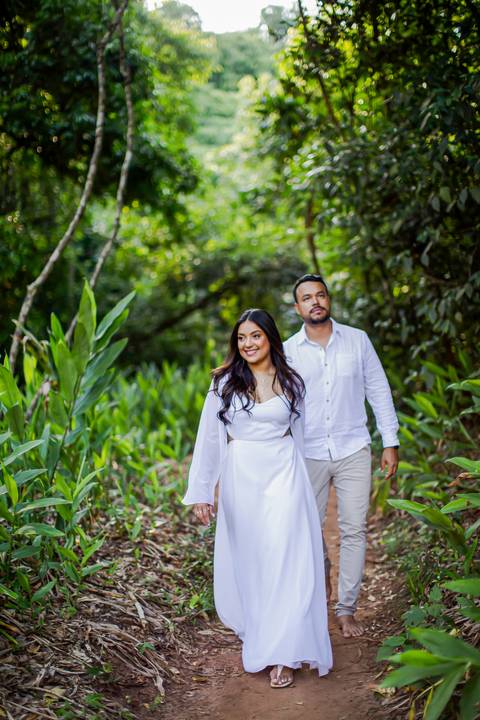 casar-casamento-wedding-cerimonia-make-noiva-noivo-araguari-vestido-maquiagem-buque-madrinha-daniel-custodio-uberlandia-festa-cerimonial-amor-aliança-video-dj-buffet-damas-love-fotografias-fotografo-minas-gerais-carro-pista-banda-cabelo-igreja-padre-reels'