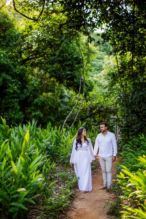 casar-casamento-wedding-cerimonia-make-noiva-noivo-araguari-vestido-maquiagem-buque-madrinha-daniel-custodio-uberlandia-festa-cerimonial-amor-aliança-video-dj-buffet-damas-love-fotografias-fotografo-minas-gerais-carro-pista-banda-cabelo-igreja-padre-reels'