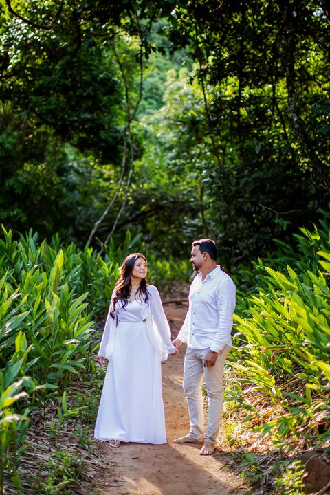 casar-casamento-wedding-cerimonia-make-noiva-noivo-araguari-vestido-maquiagem-buque-madrinha-daniel-custodio-uberlandia-festa-cerimonial-amor-aliança-video-dj-buffet-damas-love-fotografias-fotografo-minas-gerais-carro-pista-banda-cabelo-igreja-padre-reels'