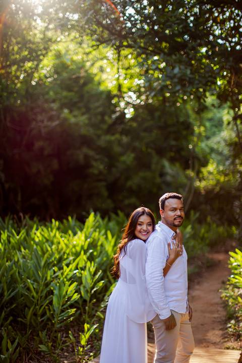 casar-casamento-wedding-cerimonia-make-noiva-noivo-araguari-vestido-maquiagem-buque-madrinha-daniel-custodio-uberlandia-festa-cerimonial-amor-aliança-video-dj-buffet-damas-love-fotografias-fotografo-minas-gerais-carro-pista-banda-cabelo-igreja-padre-reels'