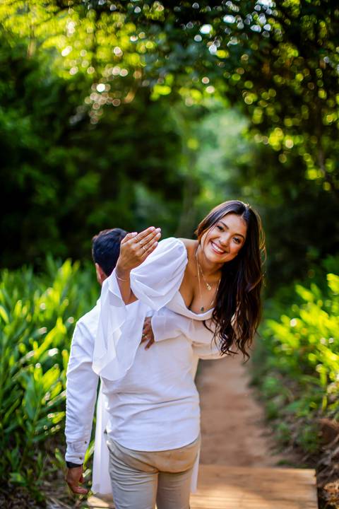 casar-casamento-wedding-cerimonia-make-noiva-noivo-araguari-vestido-maquiagem-buque-madrinha-daniel-custodio-uberlandia-festa-cerimonial-amor-aliança-video-dj-buffet-damas-love-fotografias-fotografo-minas-gerais-carro-pista-banda-cabelo-igreja-padre-reels'