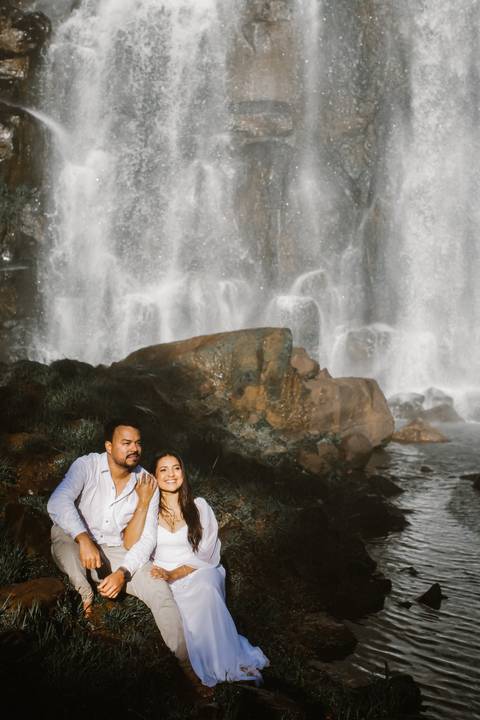 casar-casamento-wedding-cerimonia-make-noiva-noivo-araguari-vestido-maquiagem-buque-madrinha-daniel-custodio-uberlandia-festa-cerimonial-amor-aliança-video-dj-buffet-damas-love-fotografias-fotografo-minas-gerais-carro-pista-banda-cabelo-igreja-padre-reels'