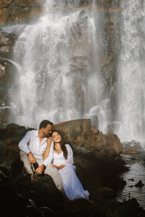 casar-casamento-wedding-cerimonia-make-noiva-noivo-araguari-vestido-maquiagem-buque-madrinha-daniel-custodio-uberlandia-festa-cerimonial-amor-aliança-video-dj-buffet-damas-love-fotografias-fotografo-minas-gerais-carro-pista-banda-cabelo-igreja-padre-reels'