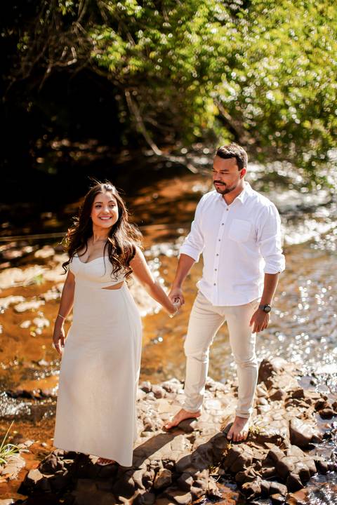 casar-casamento-wedding-cerimonia-make-noiva-noivo-araguari-vestido-maquiagem-buque-madrinha-daniel-custodio-uberlandia-festa-cerimonial-amor-aliança-video-dj-buffet-damas-love-fotografias-fotografo-minas-gerais-carro-pista-banda-cabelo-igreja-padre-reels'