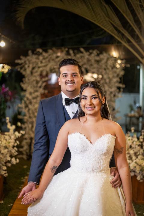 casar-casamento-wedding-cerimonia-make-noiva-noivo-araguari-vestido-maquiagem-buque-madrinha-daniel-custodio-uberlandia-festa-cerimonial-amor-aliança-video-dj-buffet-damas-love-fotografias-fotografo-minas-gerais-carro-pista-banda-cabelo-igreja-padre-reels'