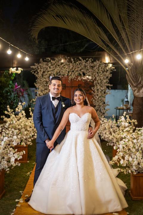 casar-casamento-wedding-cerimonia-make-noiva-noivo-araguari-vestido-maquiagem-buque-madrinha-daniel-custodio-uberlandia-festa-cerimonial-amor-aliança-video-dj-buffet-damas-love-fotografias-fotografo-minas-gerais-carro-pista-banda-cabelo-igreja-padre-reels'