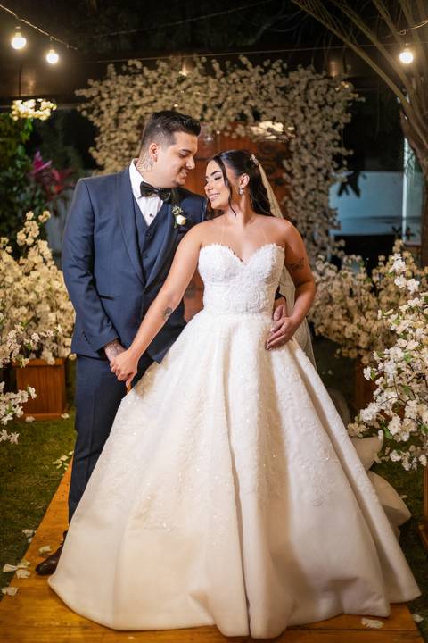 casar-casamento-wedding-cerimonia-make-noiva-noivo-araguari-vestido-maquiagem-buque-madrinha-daniel-custodio-uberlandia-festa-cerimonial-amor-aliança-video-dj-buffet-damas-love-fotografias-fotografo-minas-gerais-carro-pista-banda-cabelo-igreja-padre-reels'