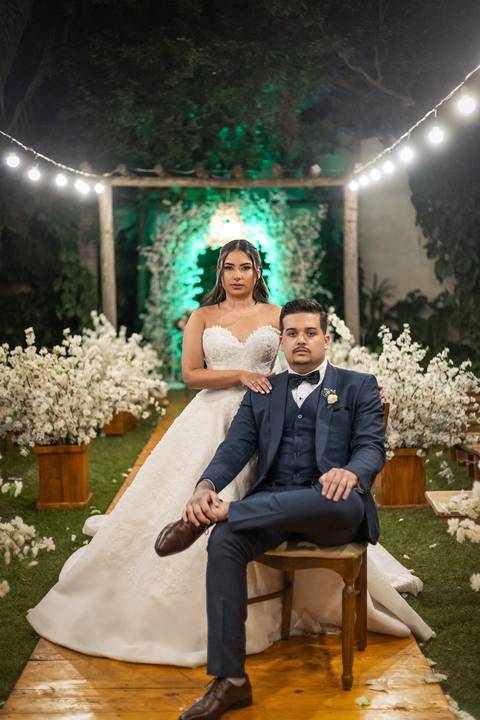 casar-casamento-wedding-cerimonia-make-noiva-noivo-araguari-vestido-maquiagem-buque-madrinha-daniel-custodio-uberlandia-festa-cerimonial-amor-aliança-video-dj-buffet-damas-love-fotografias-fotografo-minas-gerais-carro-pista-banda-cabelo-igreja-padre-reels'