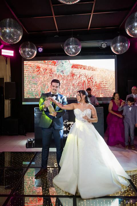 casar-casamento-wedding-cerimonia-make-noiva-noivo-araguari-vestido-maquiagem-buque-madrinha-daniel-custodio-uberlandia-festa-cerimonial-amor-aliança-video-dj-buffet-damas-love-fotografias-fotografo-minas-gerais-carro-pista-banda-cabelo-igreja-padre-reels'