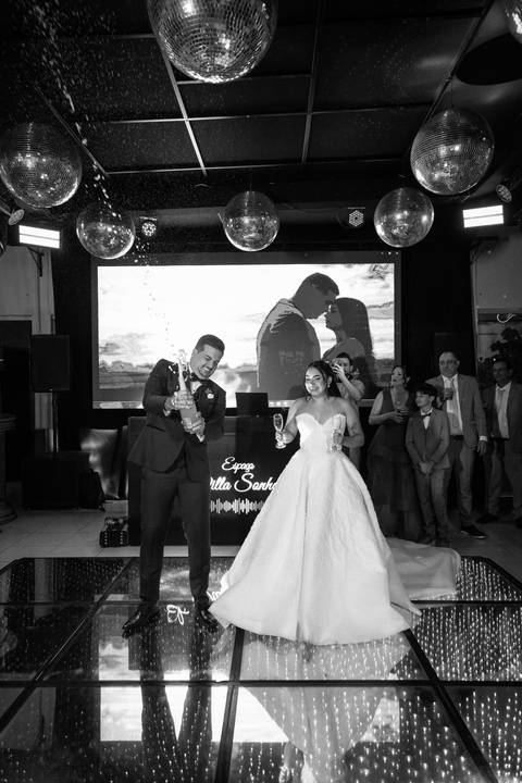 casar-casamento-wedding-cerimonia-make-noiva-noivo-araguari-vestido-maquiagem-buque-madrinha-daniel-custodio-uberlandia-festa-cerimonial-amor-aliança-video-dj-buffet-damas-love-fotografias-fotografo-minas-gerais-carro-pista-banda-cabelo-igreja-padre-reels'