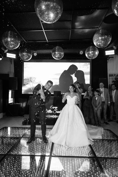 casar-casamento-wedding-cerimonia-make-noiva-noivo-araguari-vestido-maquiagem-buque-madrinha-daniel-custodio-uberlandia-festa-cerimonial-amor-aliança-video-dj-buffet-damas-love-fotografias-fotografo-minas-gerais-carro-pista-banda-cabelo-igreja-padre-reels'