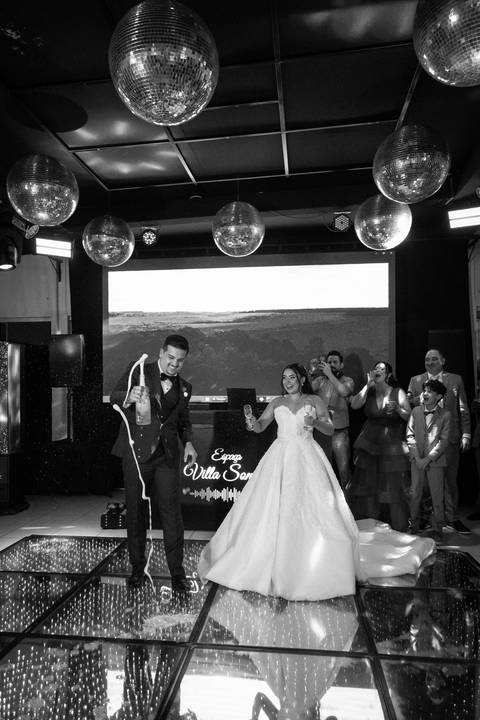 casar-casamento-wedding-cerimonia-make-noiva-noivo-araguari-vestido-maquiagem-buque-madrinha-daniel-custodio-uberlandia-festa-cerimonial-amor-aliança-video-dj-buffet-damas-love-fotografias-fotografo-minas-gerais-carro-pista-banda-cabelo-igreja-padre-reels'