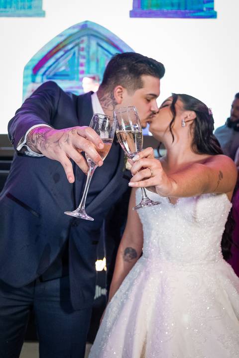 casar-casamento-wedding-cerimonia-make-noiva-noivo-araguari-vestido-maquiagem-buque-madrinha-daniel-custodio-uberlandia-festa-cerimonial-amor-aliança-video-dj-buffet-damas-love-fotografias-fotografo-minas-gerais-carro-pista-banda-cabelo-igreja-padre-reels'