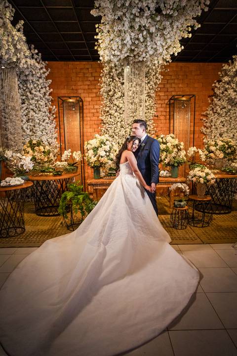 casar-casamento-wedding-cerimonia-make-noiva-noivo-araguari-vestido-maquiagem-buque-madrinha-daniel-custodio-uberlandia-festa-cerimonial-amor-aliança-video-dj-buffet-damas-love-fotografias-fotografo-minas-gerais-carro-pista-banda-cabelo-igreja-padre-reels'