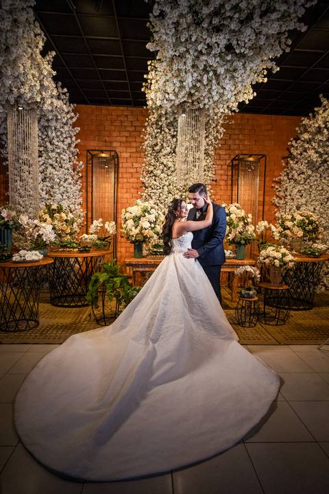 casar-casamento-wedding-cerimonia-make-noiva-noivo-araguari-vestido-maquiagem-buque-madrinha-daniel-custodio-uberlandia-festa-cerimonial-amor-aliança-video-dj-buffet-damas-love-fotografias-fotografo-minas-gerais-carro-pista-banda-cabelo-igreja-padre-reels'