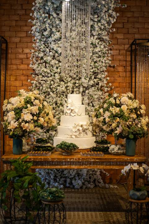 casar-casamento-wedding-cerimonia-make-noiva-noivo-araguari-vestido-maquiagem-buque-madrinha-daniel-custodio-uberlandia-festa-cerimonial-amor-aliança-video-dj-buffet-damas-love-fotografias-fotografo-minas-gerais-carro-pista-banda-cabelo-igreja-padre-reels'