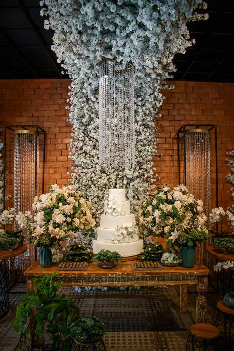 casar-casamento-wedding-cerimonia-make-noiva-noivo-araguari-vestido-maquiagem-buque-madrinha-daniel-custodio-uberlandia-festa-cerimonial-amor-aliança-video-dj-buffet-damas-love-fotografias-fotografo-minas-gerais-carro-pista-banda-cabelo-igreja-padre-reels'