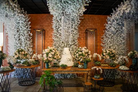 casar-casamento-wedding-cerimonia-make-noiva-noivo-araguari-vestido-maquiagem-buque-madrinha-daniel-custodio-uberlandia-festa-cerimonial-amor-aliança-video-dj-buffet-damas-love-fotografias-fotografo-minas-gerais-carro-pista-banda-cabelo-igreja-padre-reels'