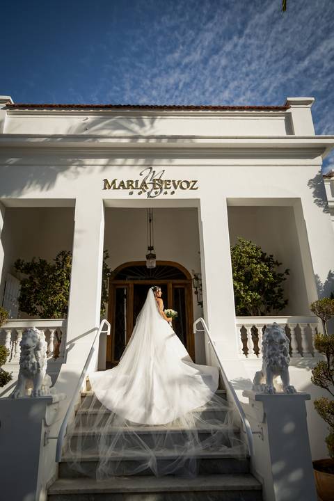 casar-casamento-wedding-cerimonia-make-noiva-noivo-araguari-vestido-maquiagem-buque-madrinha-daniel-custodio-uberlandia-festa-cerimonial-amor-aliança-video-dj-buffet-damas-love-fotografias-fotografo-minas-gerais-carro-pista-banda-cabelo-igreja-padre-reels'