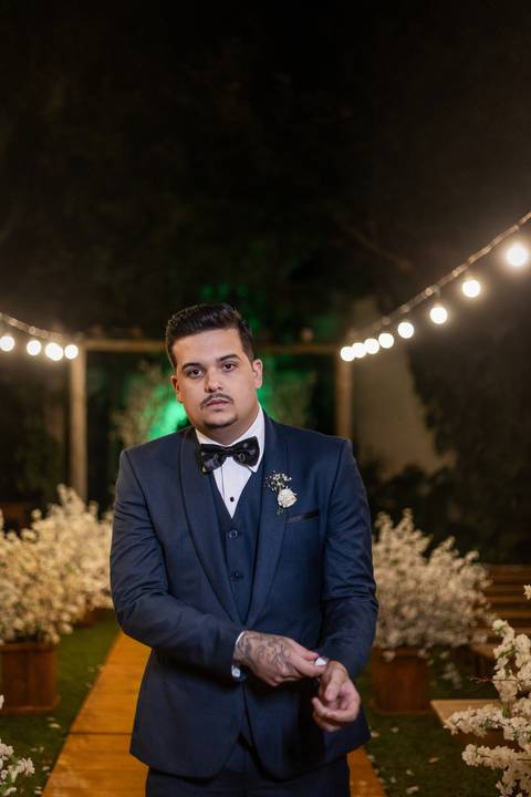 casar-casamento-wedding-cerimonia-make-noiva-noivo-araguari-vestido-maquiagem-buque-madrinha-daniel-custodio-uberlandia-festa-cerimonial-amor-aliança-video-dj-buffet-damas-love-fotografias-fotografo-minas-gerais-carro-pista-banda-cabelo-igreja-padre-reels'