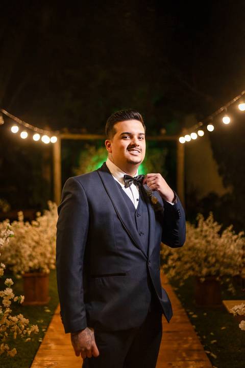 casar-casamento-wedding-cerimonia-make-noiva-noivo-araguari-vestido-maquiagem-buque-madrinha-daniel-custodio-uberlandia-festa-cerimonial-amor-aliança-video-dj-buffet-damas-love-fotografias-fotografo-minas-gerais-carro-pista-banda-cabelo-igreja-padre-reels'