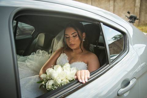 casar-casamento-wedding-cerimonia-make-noiva-noivo-araguari-vestido-maquiagem-buque-madrinha-daniel-custodio-uberlandia-festa-cerimonial-amor-aliança-video-dj-buffet-damas-love-fotografias-fotografo-minas-gerais-carro-pista-banda-cabelo-igreja-padre-reels'