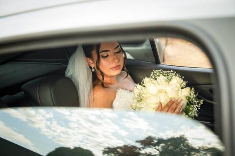 casar-casamento-wedding-cerimonia-make-noiva-noivo-araguari-vestido-maquiagem-buque-madrinha-daniel-custodio-uberlandia-festa-cerimonial-amor-aliança-video-dj-buffet-damas-love-fotografias-fotografo-minas-gerais-carro-pista-banda-cabelo-igreja-padre-reels'