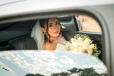 casar-casamento-wedding-cerimonia-make-noiva-noivo-araguari-vestido-maquiagem-buque-madrinha-daniel-custodio-uberlandia-festa-cerimonial-amor-aliança-video-dj-buffet-damas-love-fotografias-fotografo-minas-gerais-carro-pista-banda-cabelo-igreja-padre-reels'