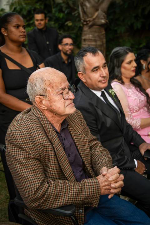 casar-casamento-wedding-cerimonia-make-noiva-noivo-araguari-vestido-maquiagem-buque-madrinha-daniel-custodio-uberlandia-festa-cerimonial-amor-aliança-video-dj-buffet-damas-love-fotografias-fotografo-minas-gerais-carro-pista-banda-cabelo-igreja-padre-reels'