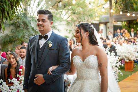 casar-casamento-wedding-cerimonia-make-noiva-noivo-araguari-vestido-maquiagem-buque-madrinha-daniel-custodio-uberlandia-festa-cerimonial-amor-aliança-video-dj-buffet-damas-love-fotografias-fotografo-minas-gerais-carro-pista-banda-cabelo-igreja-padre-reels'