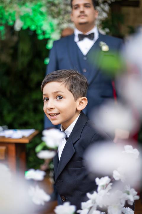 casar-casamento-wedding-cerimonia-make-noiva-noivo-araguari-vestido-maquiagem-buque-madrinha-daniel-custodio-uberlandia-festa-cerimonial-amor-aliança-video-dj-buffet-damas-love-fotografias-fotografo-minas-gerais-carro-pista-banda-cabelo-igreja-padre-reels'