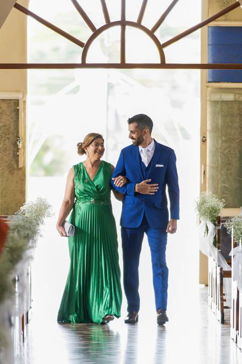 casar-casamento-wedding-cerimonia-make-noiva-noivo-araguari-vestido-maquiagem-buque-madrinha-daniel-custodio-uberlandia-festa-cerimonial-amor-aliança-video-dj-buffet-damas-love-fotografias-fotografo-minas-gerais-carro-pista-banda-cabelo-igreja-padre-reels'