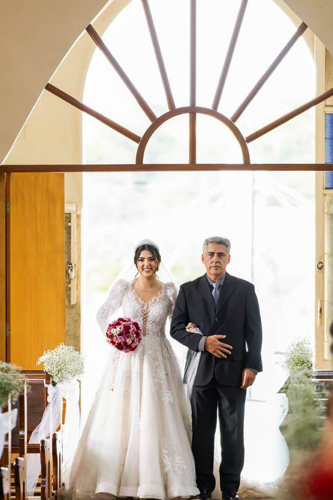 casar-casamento-wedding-cerimonia-make-noiva-noivo-araguari-vestido-maquiagem-buque-madrinha-daniel-custodio-uberlandia-festa-cerimonial-amor-aliança-video-dj-buffet-damas-love-fotografias-fotografo-minas-gerais-carro-pista-banda-cabelo-igreja-padre-reels'