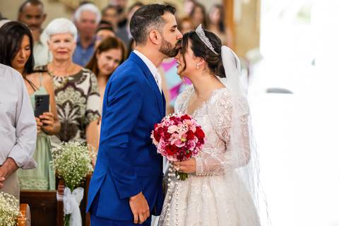 casar-casamento-wedding-cerimonia-make-noiva-noivo-araguari-vestido-maquiagem-buque-madrinha-daniel-custodio-uberlandia-festa-cerimonial-amor-aliança-video-dj-buffet-damas-love-fotografias-fotografo-minas-gerais-carro-pista-banda-cabelo-igreja-padre-reels'