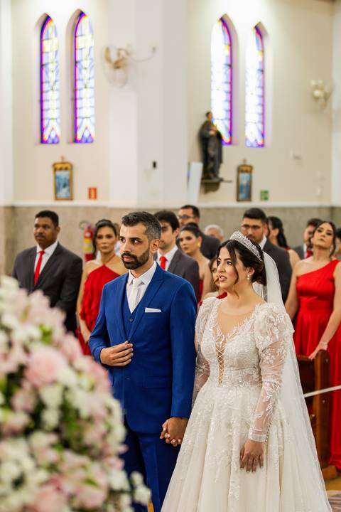 casar-casamento-wedding-cerimonia-make-noiva-noivo-araguari-vestido-maquiagem-buque-madrinha-daniel-custodio-uberlandia-festa-cerimonial-amor-aliança-video-dj-buffet-damas-love-fotografias-fotografo-minas-gerais-carro-pista-banda-cabelo-igreja-padre-reels'