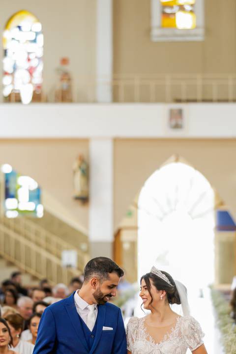 casar-casamento-wedding-cerimonia-make-noiva-noivo-araguari-vestido-maquiagem-buque-madrinha-daniel-custodio-uberlandia-festa-cerimonial-amor-aliança-video-dj-buffet-damas-love-fotografias-fotografo-minas-gerais-carro-pista-banda-cabelo-igreja-padre-reels'