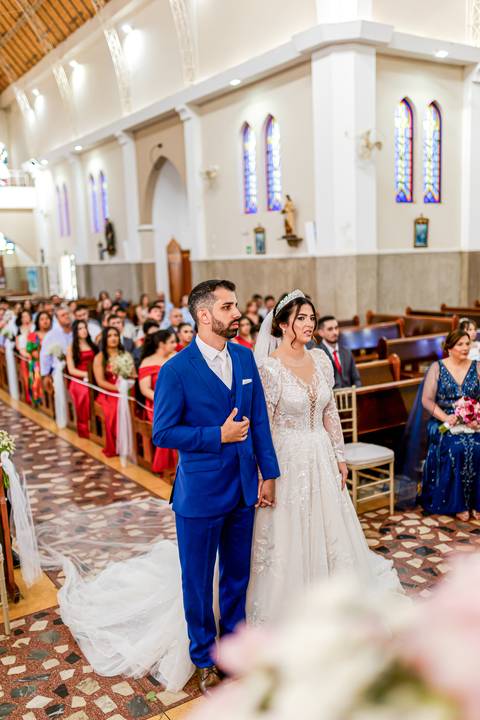 casar-casamento-wedding-cerimonia-make-noiva-noivo-araguari-vestido-maquiagem-buque-madrinha-daniel-custodio-uberlandia-festa-cerimonial-amor-aliança-video-dj-buffet-damas-love-fotografias-fotografo-minas-gerais-carro-pista-banda-cabelo-igreja-padre-reels'